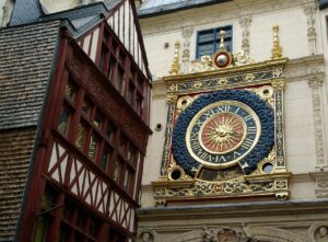 Rouen-Gros-Horloge-300x221 Visiter Rouen, main dans la main